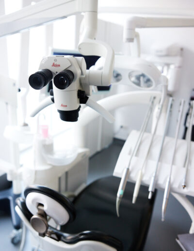 Fotel stomatologiczny w gabinecie Stomatologii Bamberski Dwór w Poznaniu na Jeżycach.